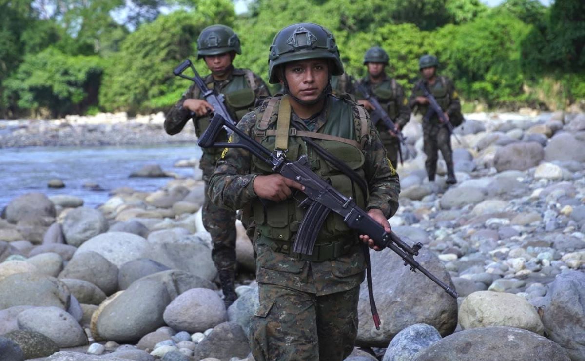 Militar de Guatemala resulta herido en enfrentamiento con narcos mexicanos en la frontera Militar de Guatemala resulta herido en enfrentamiento con narcos mexicanos en la frontera