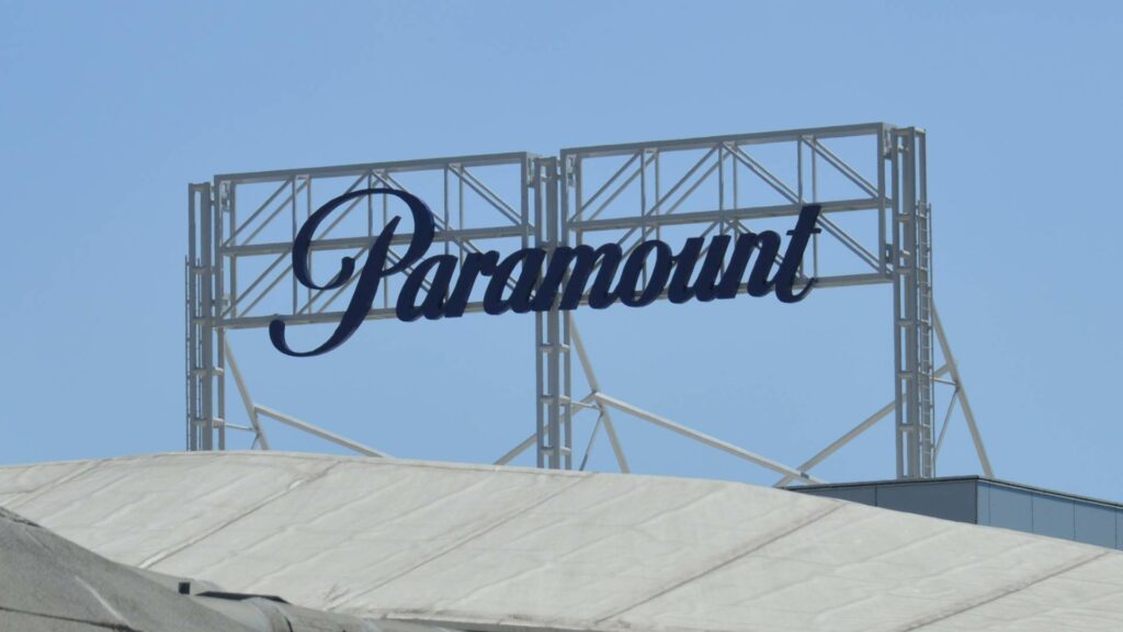 Paramount lanza una OPA hostil de 108 mil 400 millones por Warner Bros