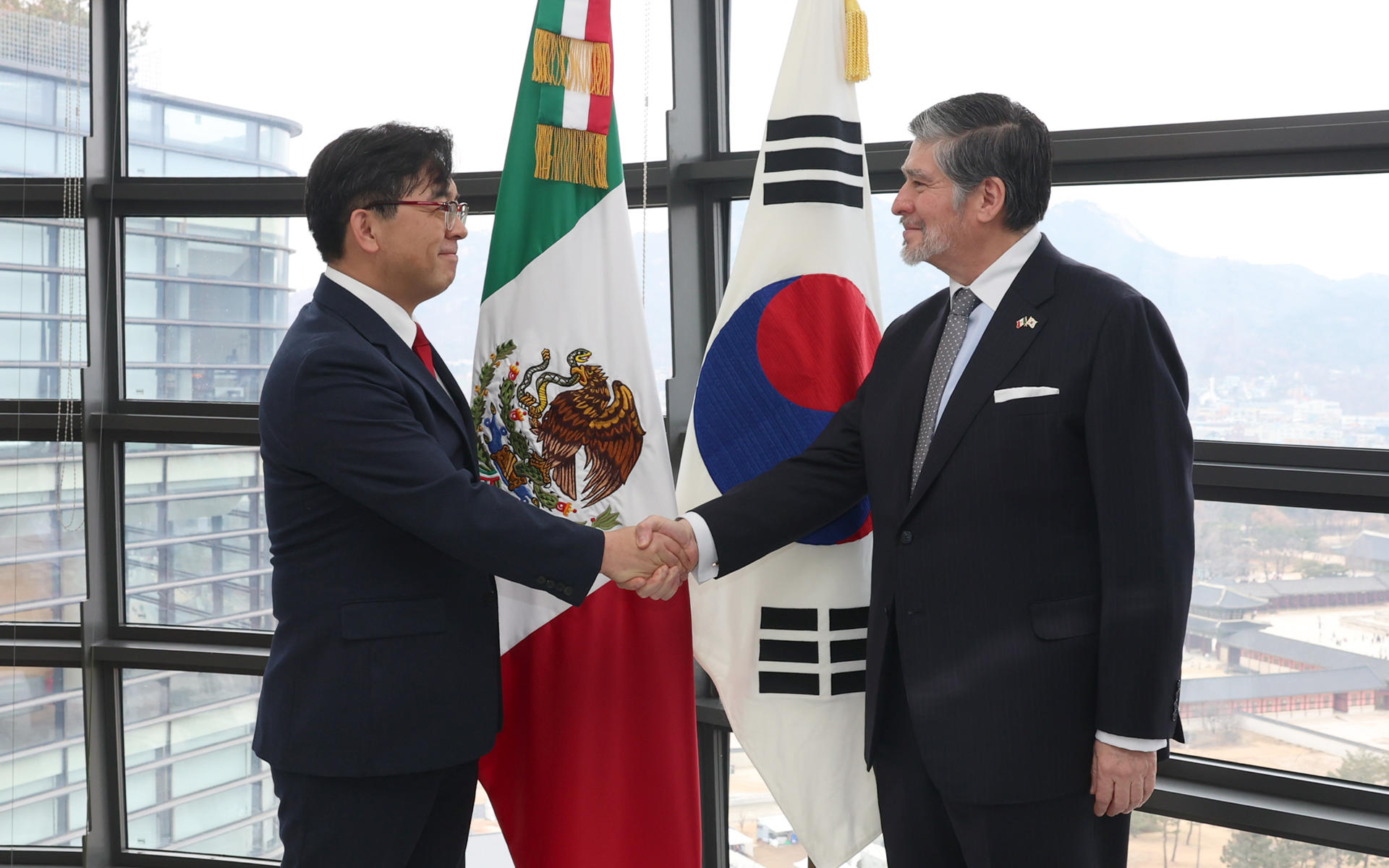 Corea del Sur pide a M&eacute;xico “atenci&oacute;n especial” para preservar inversiones ante nuevos aranceles