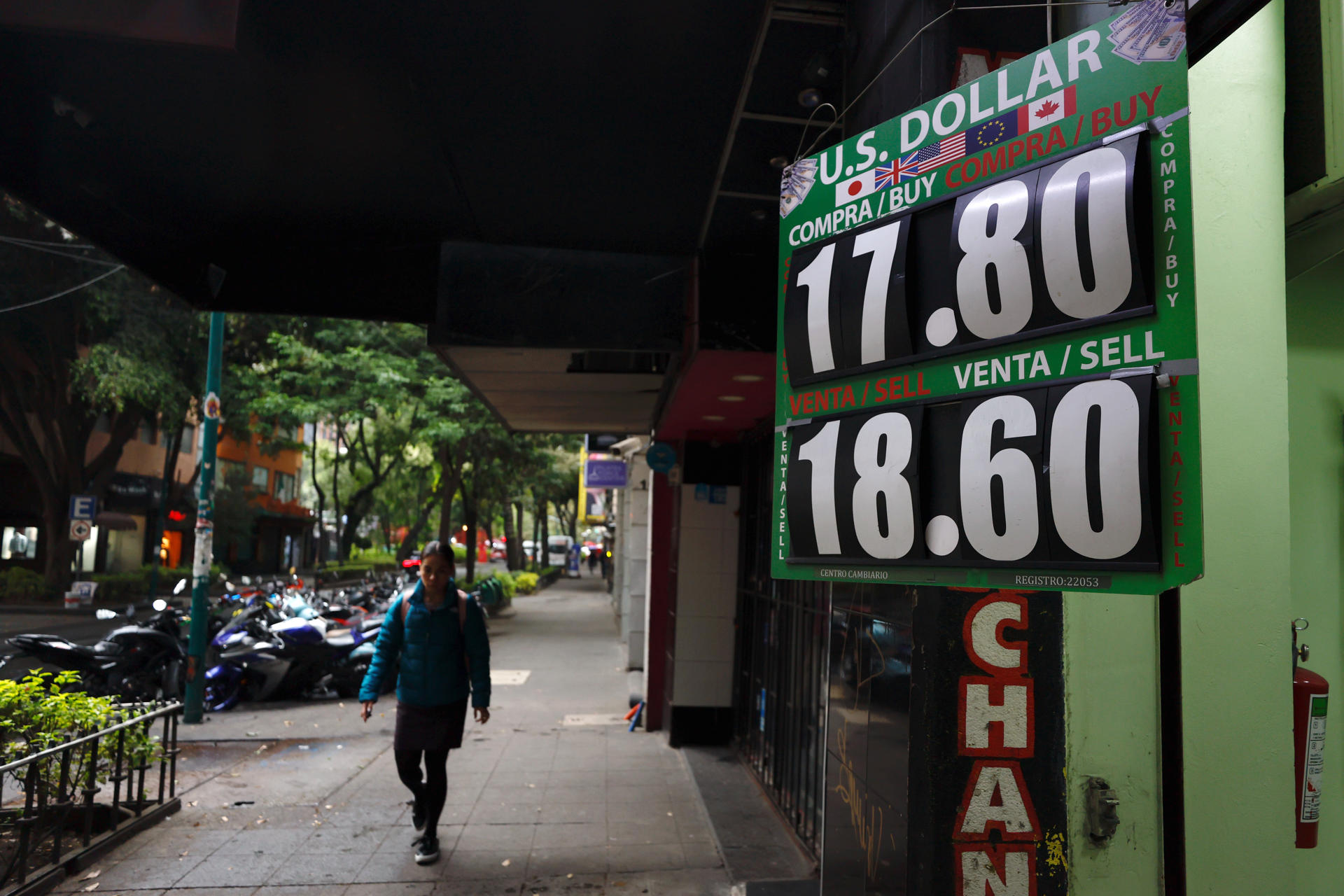 Remesas hacia M&eacute;xico bajar&aacute;n un 5% en 2025 por agresivas pol&iacute;ticas de Trump