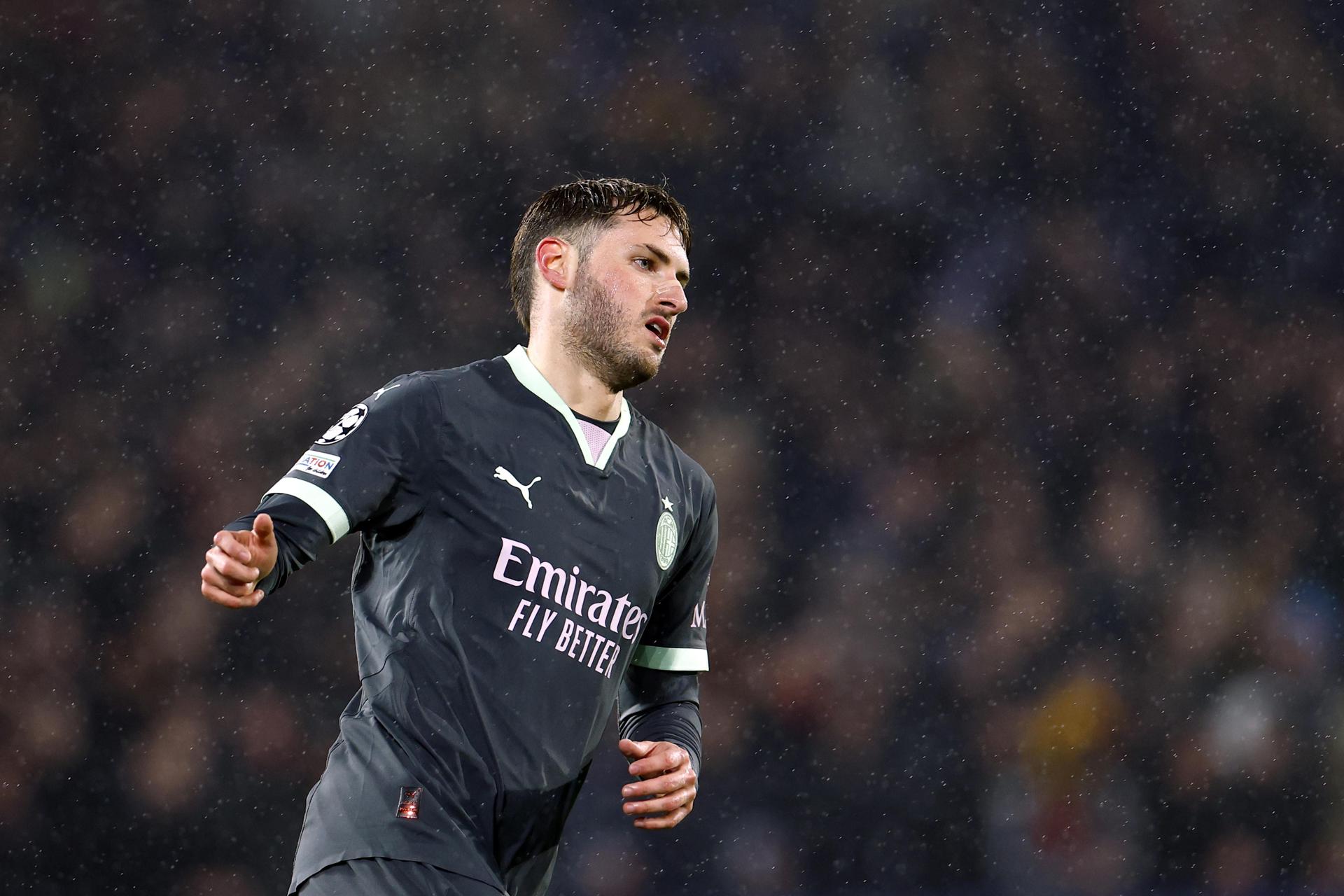 Santiago Giménez será operado de su lesión en el tobillo derecho