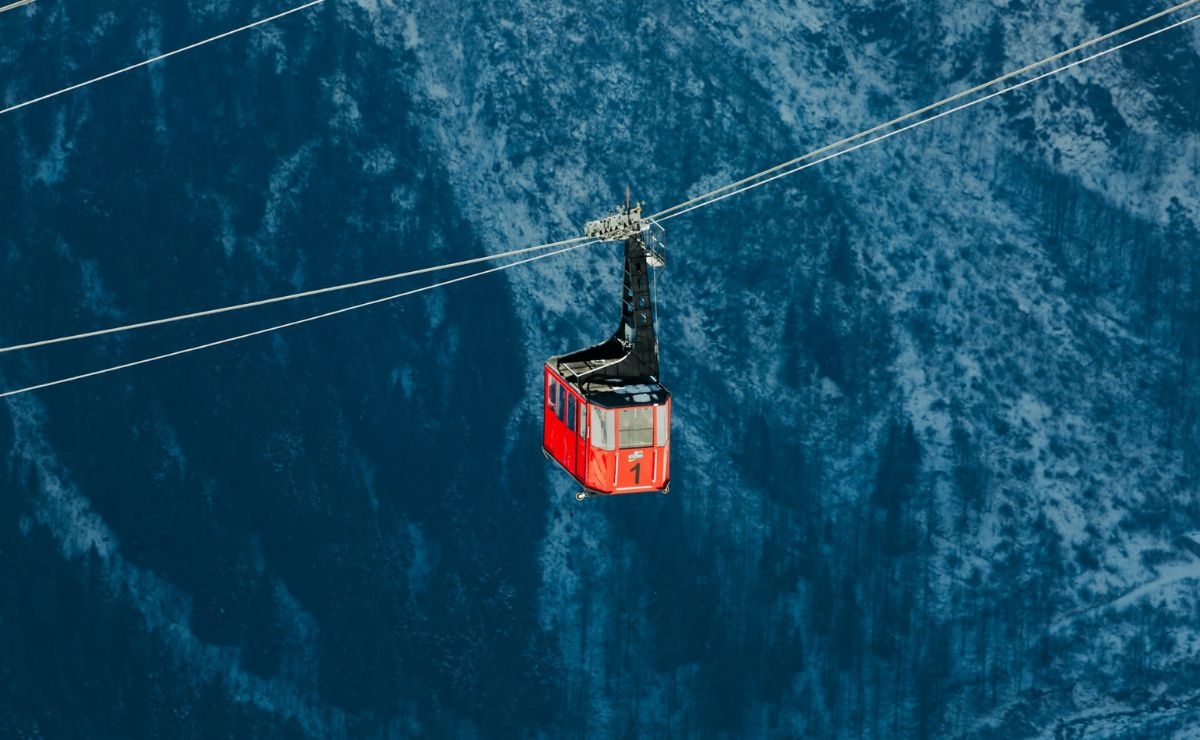Incidente en teleférico deja cientos de personas atrapadas en los Alpes italianos Incidente en teleférico deja cientos de personas atrapadas en los Alpes italianos