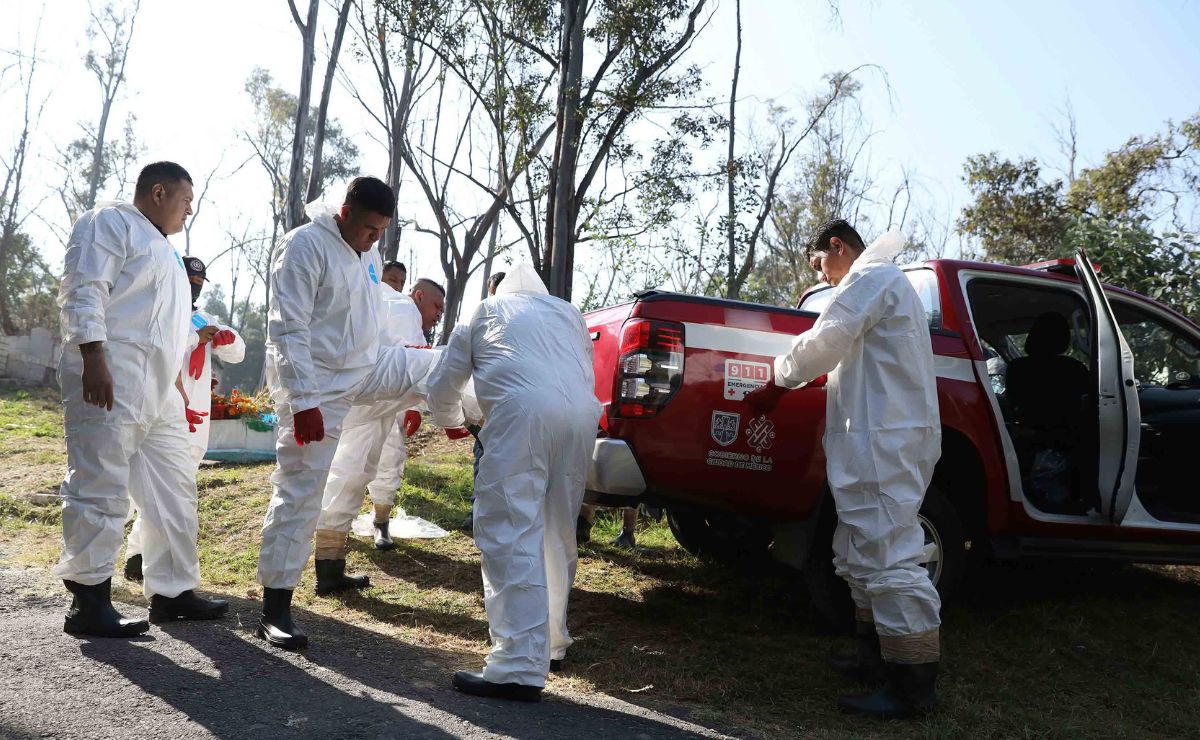 Recuperan 23 cuerpos de fosa común en panteón de la Miguel Hidalgo - traslado-de-cuerpos-exhumados-a-la-fgj-cdmx