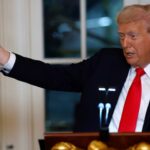 Trump dice que analizará una posible presidencia de Machado en Venezuela