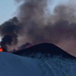 Volcán Etna inicia nueva fase eruptiva con fuertes explosiones