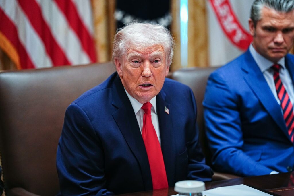 Estados Unidos impondrá aranceles a bienes de países que vendan petróleo a Cuba