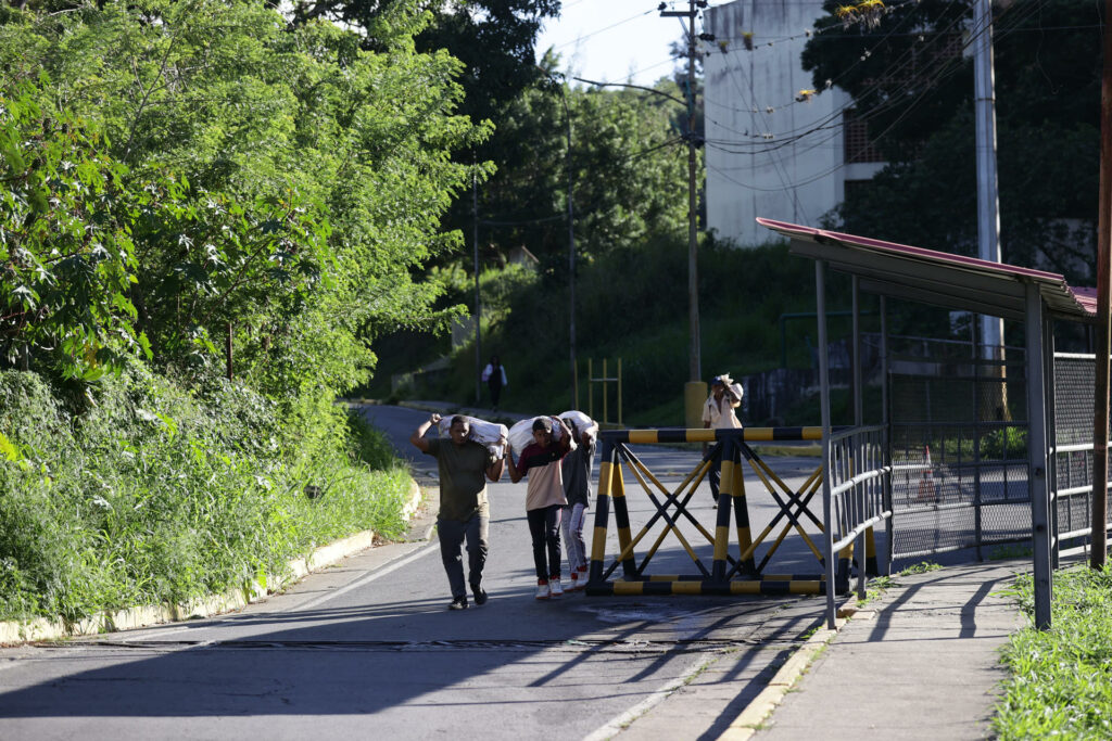 Familiares de presos políticos en Venezuela esperan que se den liberaciones "masivas" - 1eae246608350b1044fa0c217ceb78b577434e3aw-1024x683