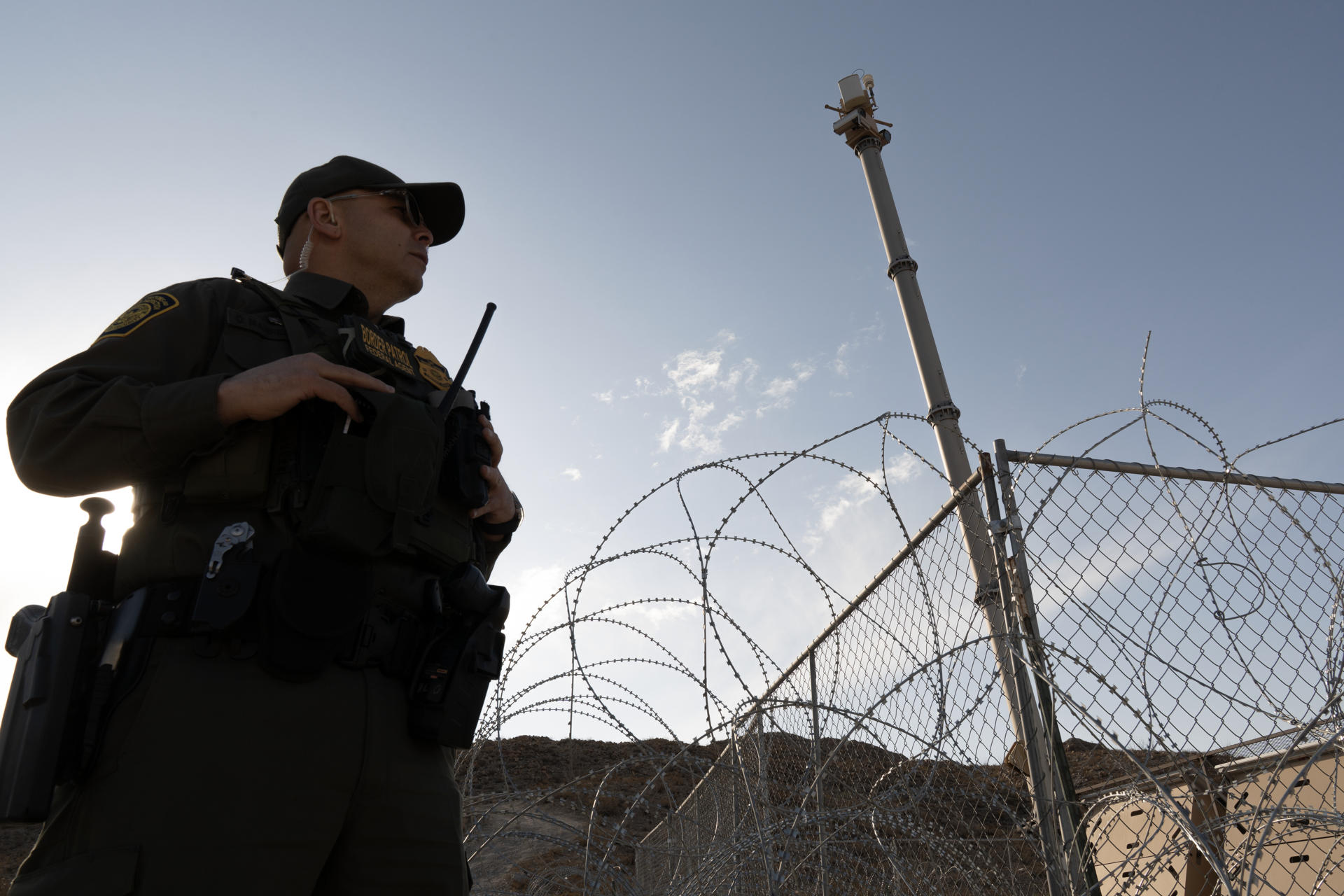 Muertes de migrantes en frontera de Arizona y México caen a niveles “históricos”, dice ONG