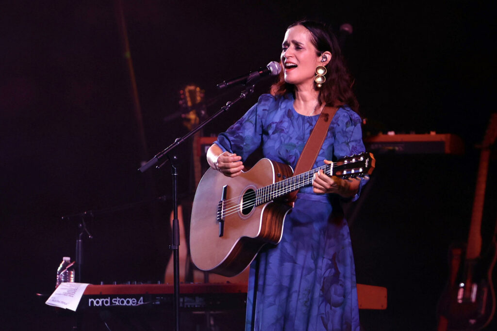 Julieta Venegas anuncia gira en México y prepara la presentación en vivo de su nuevo disco