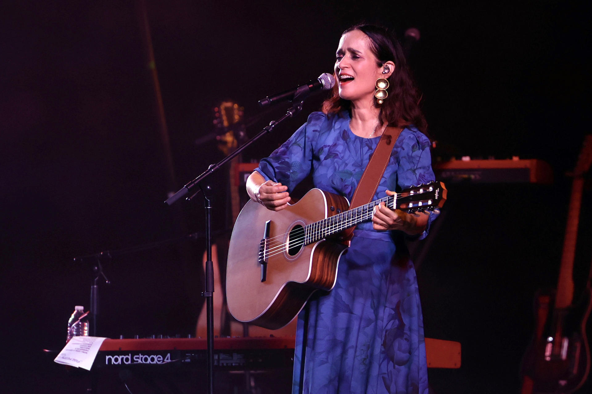 Julieta Venegas anuncia gira en México y prepara la presentación en vivo de su nuevo disco