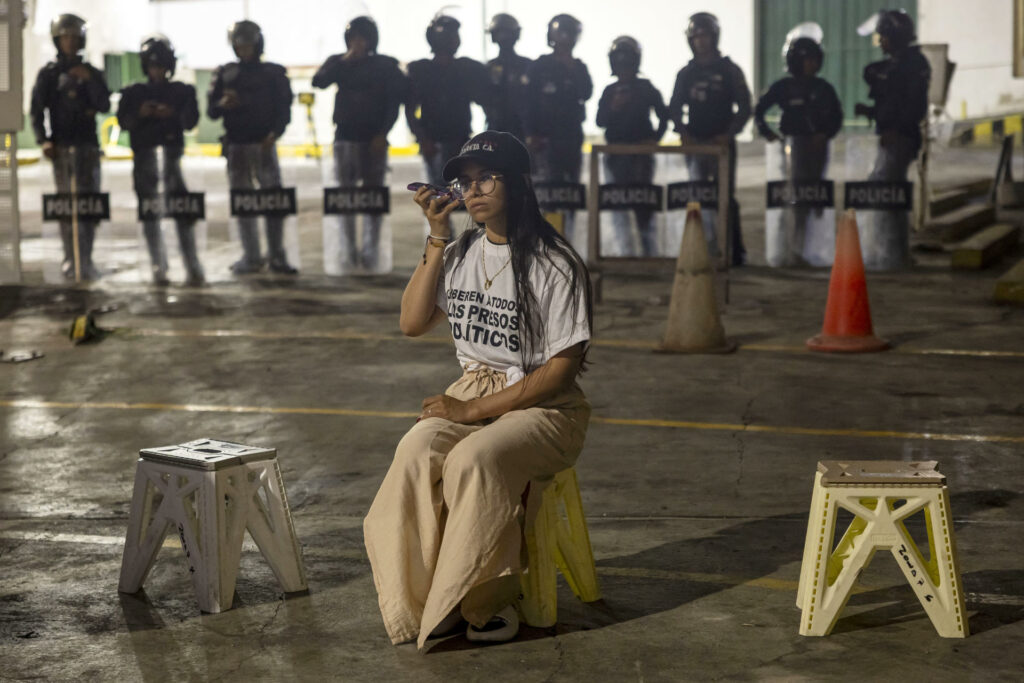 Madres de presos políticos se niegan a dejar campamento frente a una cárcel en Caracas - 517f31220dc01d9200b30cca7da33c3980a67374w-1024x683