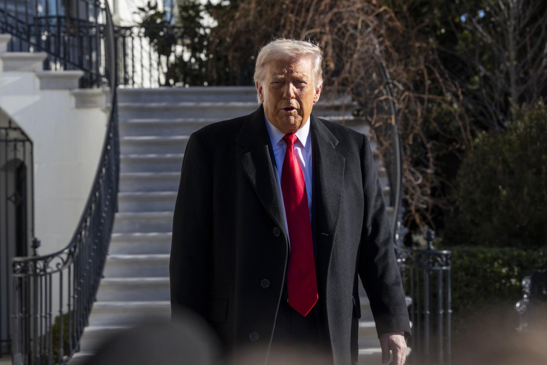 Trump afirma que Estados Unidos “no necesita” productos fabricados en M&eacute;xico ni Canad&aacute;