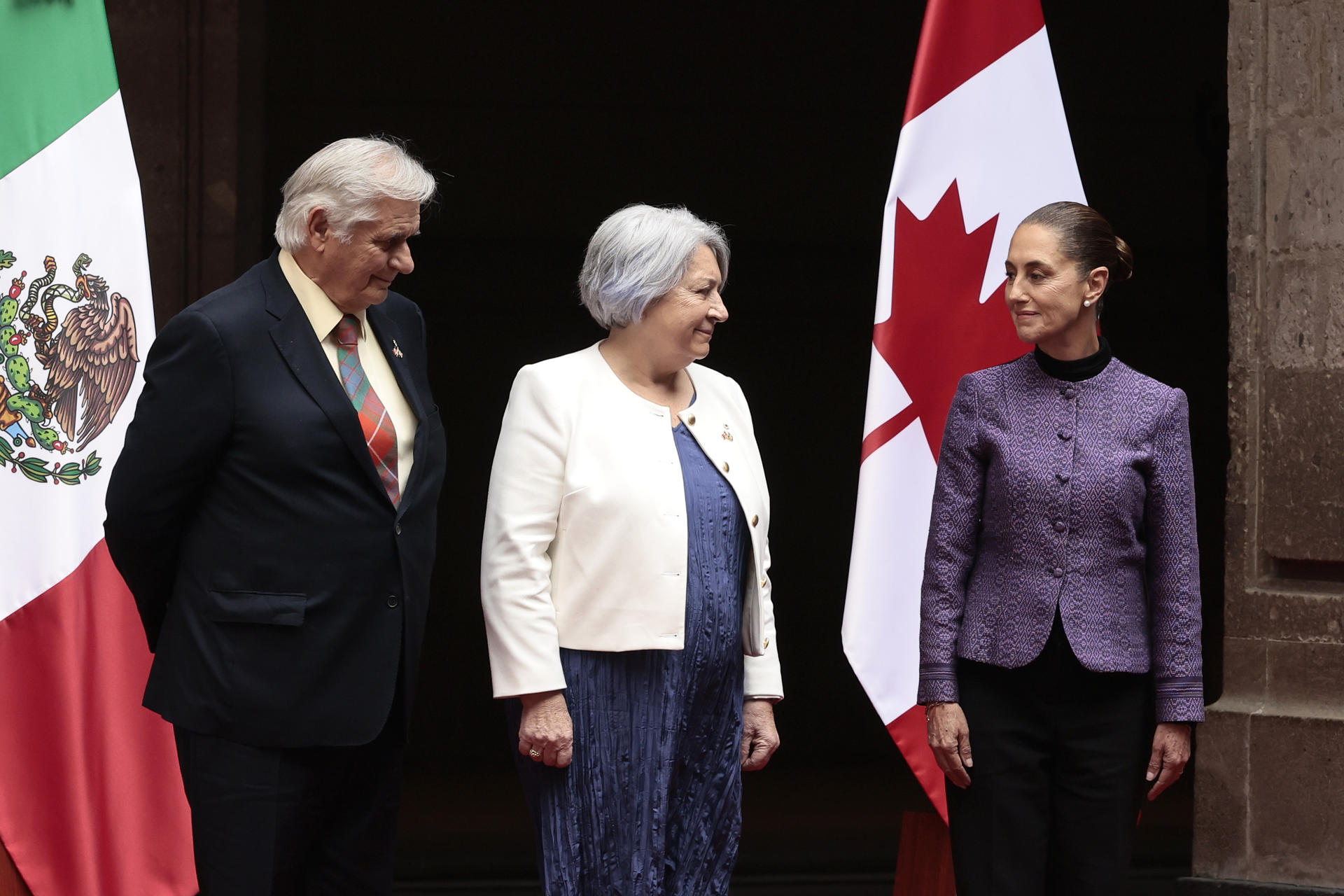 Sheinbaum recibe en Palacio Nacional a la gobernadora general de Canadá, Mary Simon