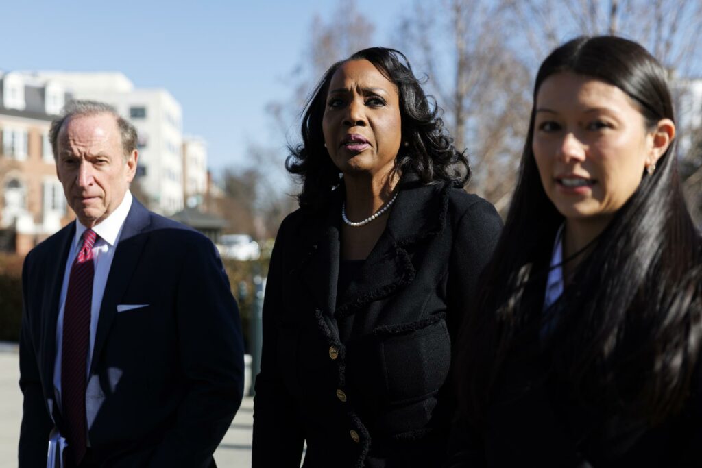 Supremo se muestra escéptico ante argumentos de Trump por despido de gobernadora de la Fed