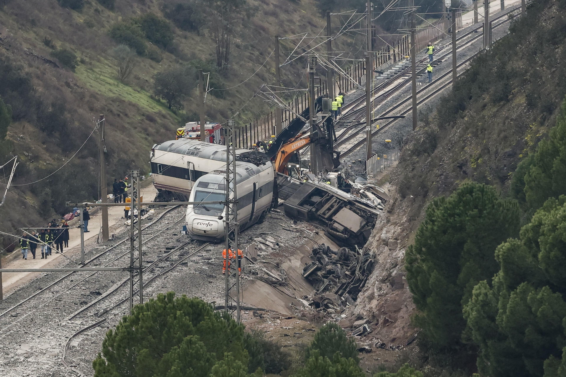 Se elevan a 43 los muertos en el accidente ferroviario en España