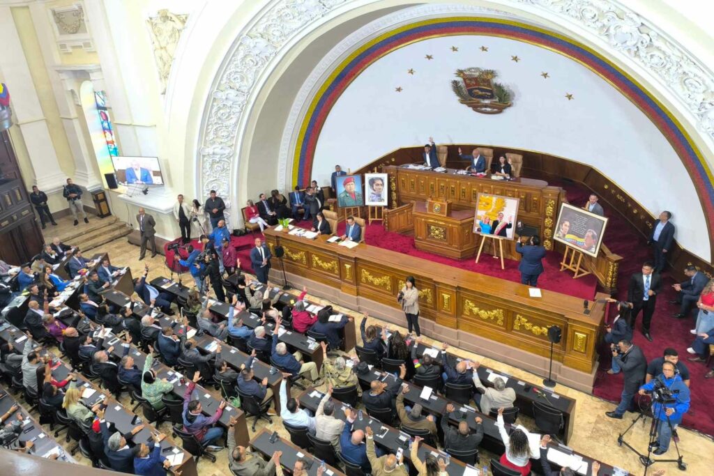 Asamblea Nacional de Venezuela declara “héroes y mártires” a los cien muertos en ataque de EE.UU.