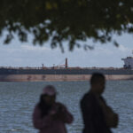 Estados Unidos intercepta a buque petrolero que huyó cerca de Venezuela tras semanas de persecución