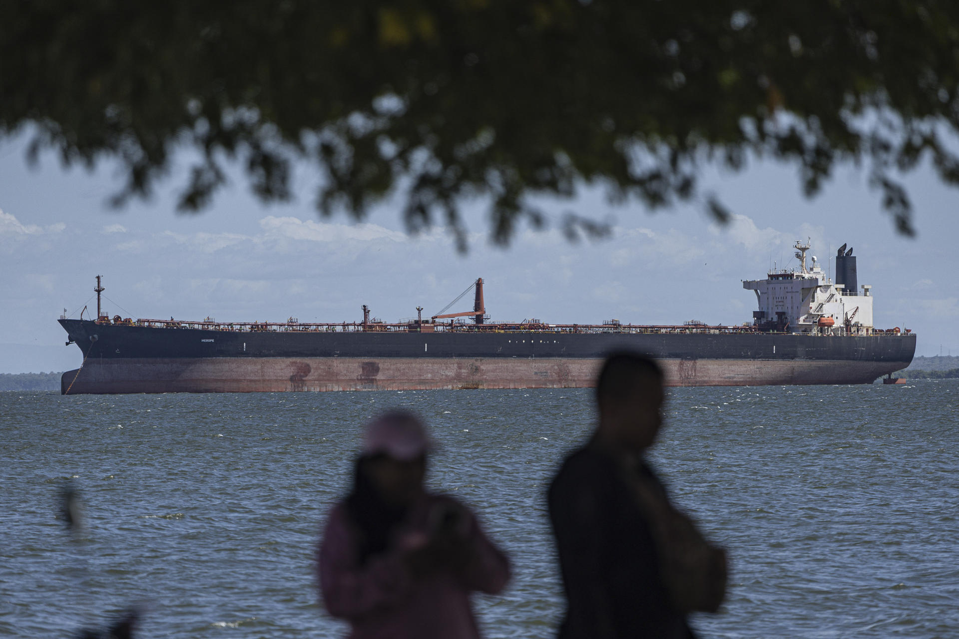 EE.UU. intercepta dos buques petroleros relacionados con Venezuela