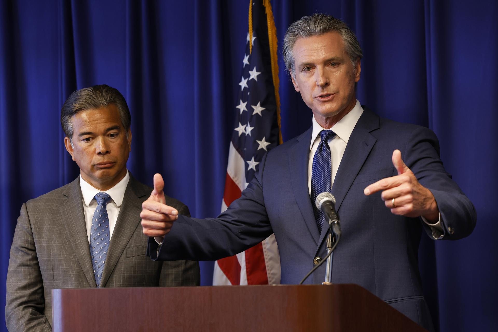 California demanda a Trump por reactivar las perforaciones de petroleo frente a sus costas