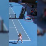 Recogepelotas se desmaya durante Abierto de Australia; tenista la ayudó