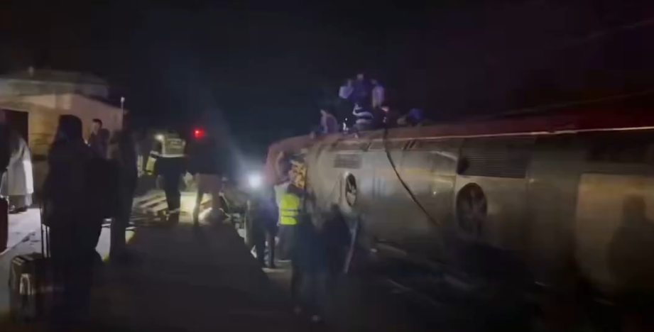 Trasladados a hospitales todos los heridos graves en el descarrilamiento en España