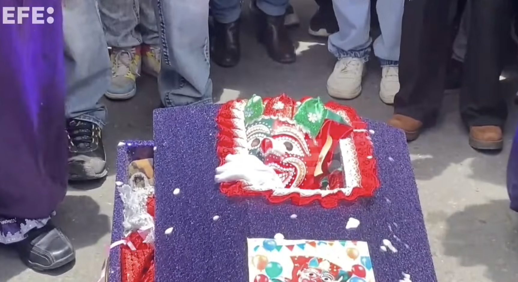 El tradicional Pepino regresa a la vida para comenzar los festejos del carnaval en Bolivia