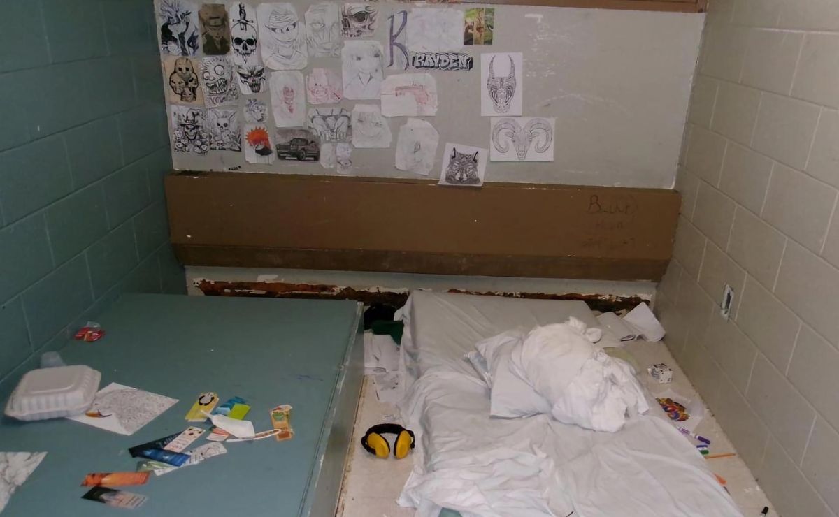 Demandan a Nueva York por aislar a menores en centros de detención