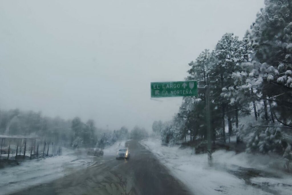Chihuahua suspenderá clases presenciales por la tercera tormenta invernal; hay nieve en 11 municipios