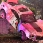 Auto deportivo choca contra muro del Tren Ligero, en CDMX; hay un muerto