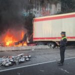 Video: Tráiler choca y se incendia sobre la autopista México-Toluca