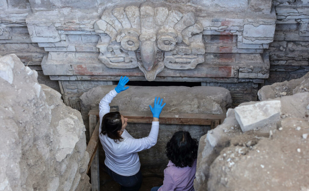 Hallan tumba zapoteca del año 600 en Oaxaca