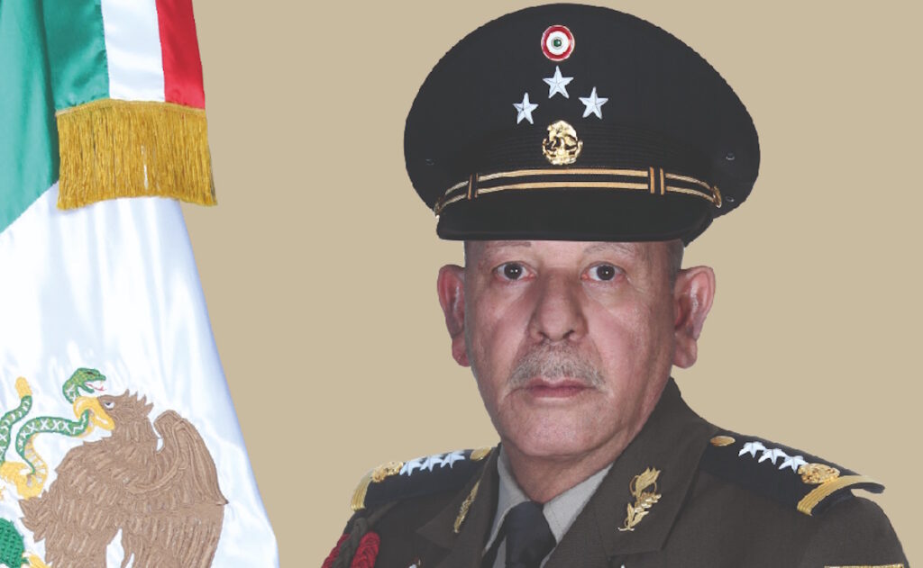Defensa anuncia relevo en su estructura; el general Enrique Covarrubias pasa a retiro
