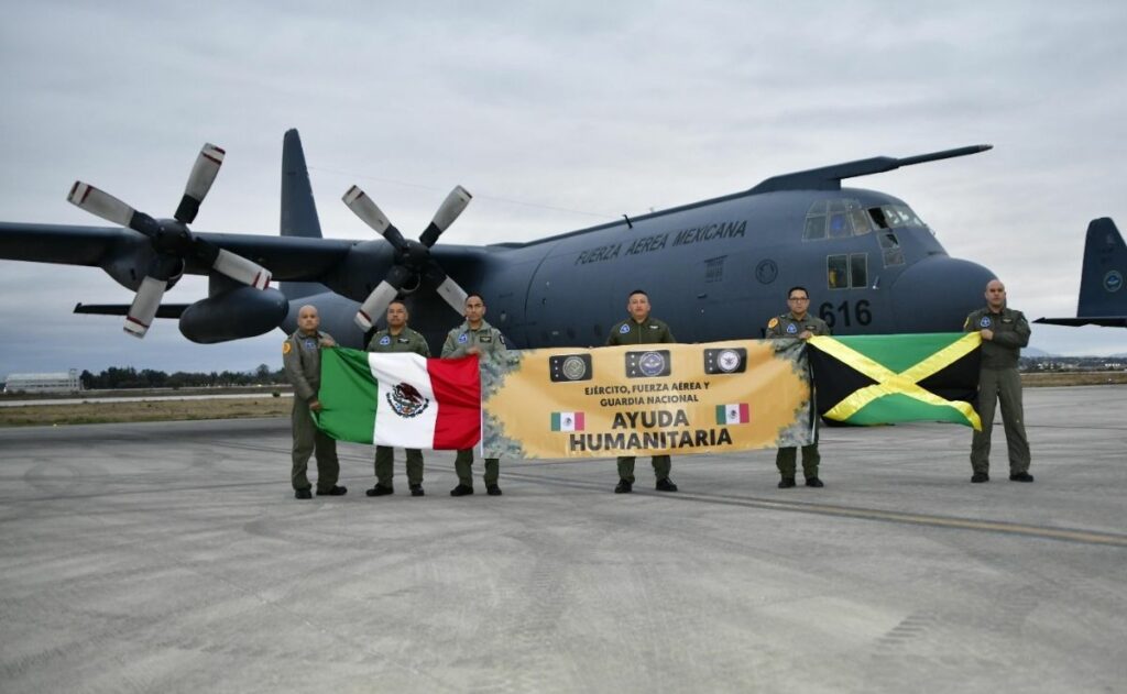Defensa lleva ayuda humanitaria a Jamaica por el huracán Melissa