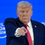 Trump defiende aranceles, desprecia a aliados y dice que EEUU “mantiene el mundo a flote”