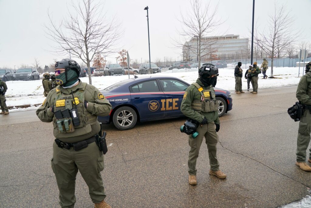 ¿Podría ser condenado el agente de ICE que mató a una mujer en Mineápolis? - e6c32c75e0b885e0b6fb438d7c2a39e54fd1e1acw-1024x683