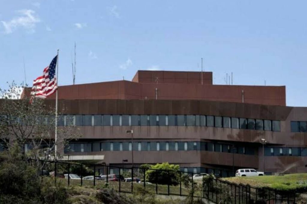 Estados Unidos envía diplomáticos a Venezuela para explorar la reapertura de embajada