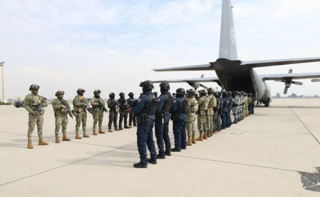 México traslada a 37 operadores de organizaciones criminales a EE.UU.