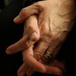 Especialista advierte que osteoartritis afecta al 60 % de mexicanos y empeora con el frío