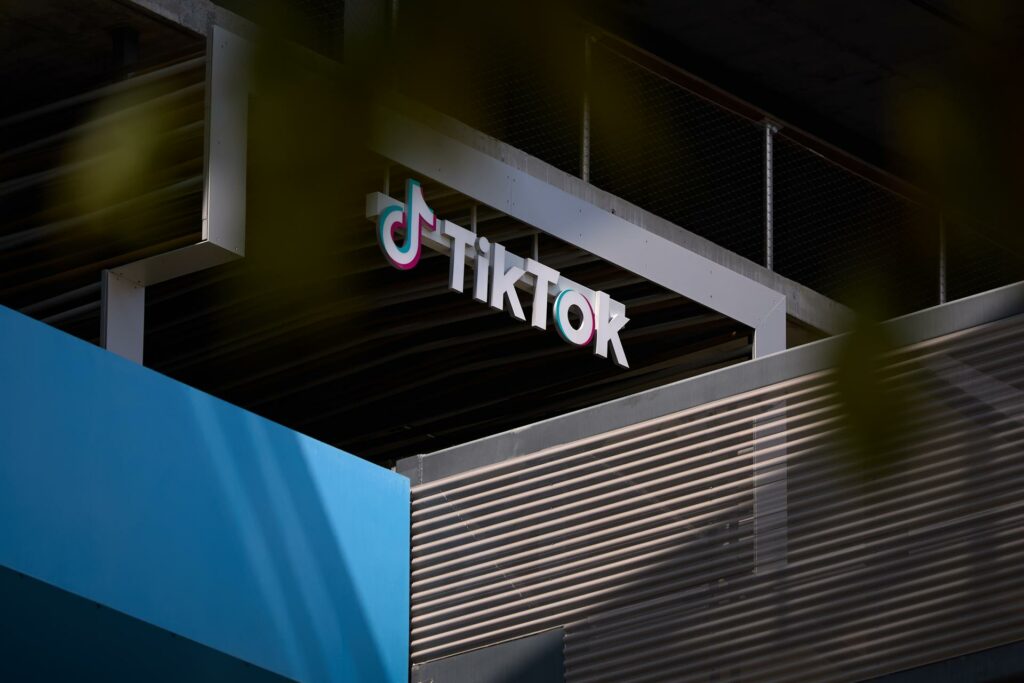 TikTok vende mayoría de operaciones en EE.UU. y pone fin a disputa legal