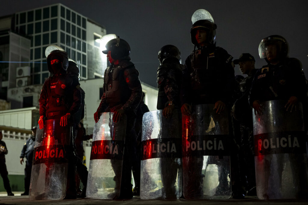 Madres de presos políticos se niegan a dejar campamento frente a una cárcel en Caracas - ff216e75d6aba181e8fc726a3c1de73d11a37402w-1024x683