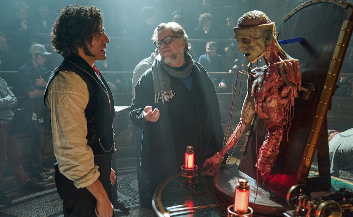 Frankenstein, de Guillermo del Toro, recibe 9 nominaciones al Óscar - guillermo-del-toro-y-oscar-isaac-durante-filmacion-de-frankenstein