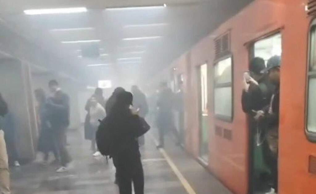 Metro CDMX inicia la semana con humo en la Línea 3