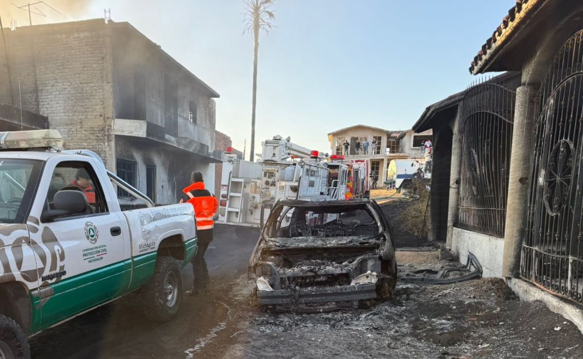 Video: Incendio consume presunta bodega de huachicol en Michoac&aacute;n