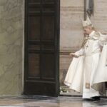 Papa León XIV clausura el Jubileo al cerrar la Puerta Santa del Vaticano