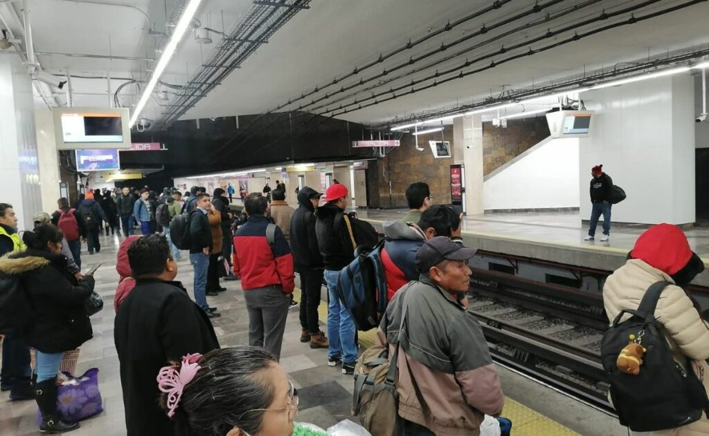 Metro CDMX informa retrasos por afluencia alta y moderada en líneas