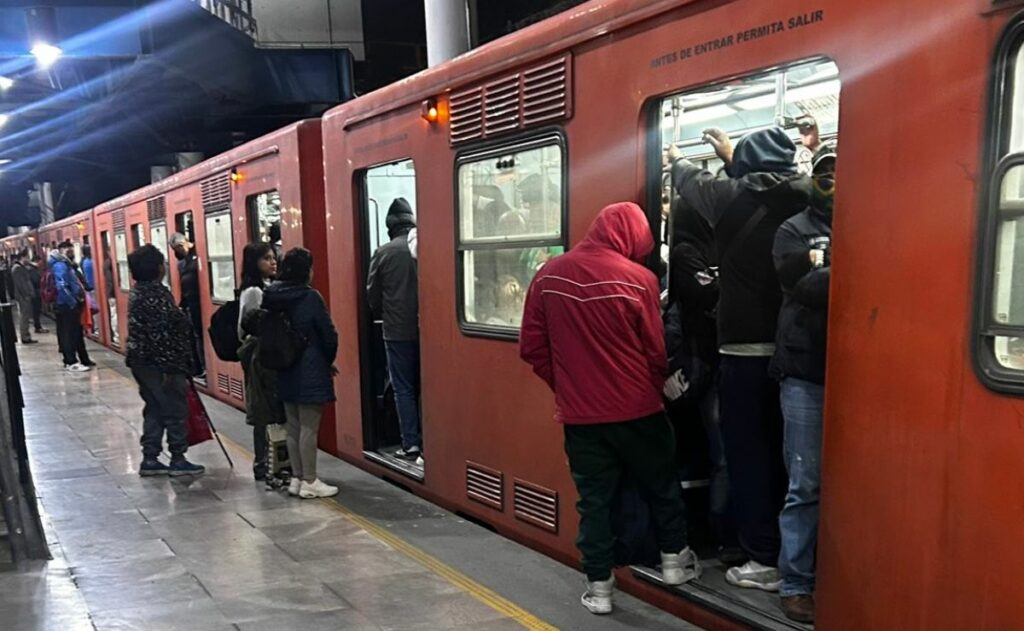 Metro CDMX opera con retrasos en 6 líneas