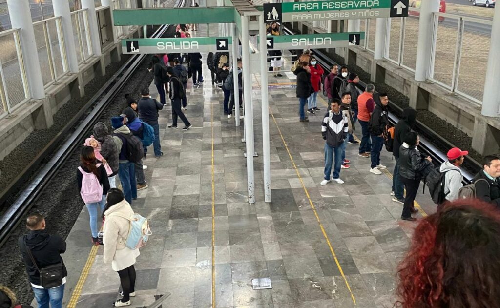 Metro CDMX registra avance lento en 4 líneas; pide “anticipar la salida”