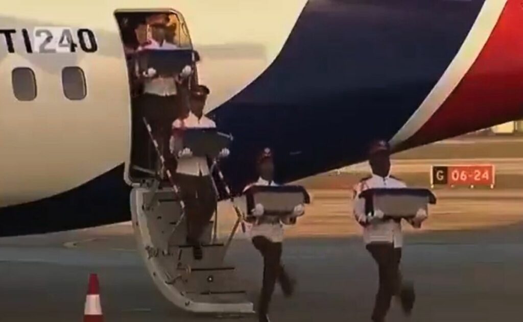 Llegan a Cuba militares heridos y muertos en ataques de EE.UU. a Venezuela