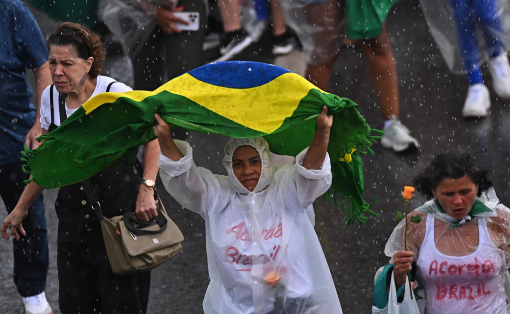 Video: Rayo cae durante manifestación a favor de Bolsonaro; hay varios heridos
