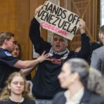 Video: Manifestante interrumpe a Marco Rubio durante su audiencia en el Senado de EE.UU.